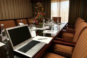 Hotel Embassy By Hilton Orange County Airport
