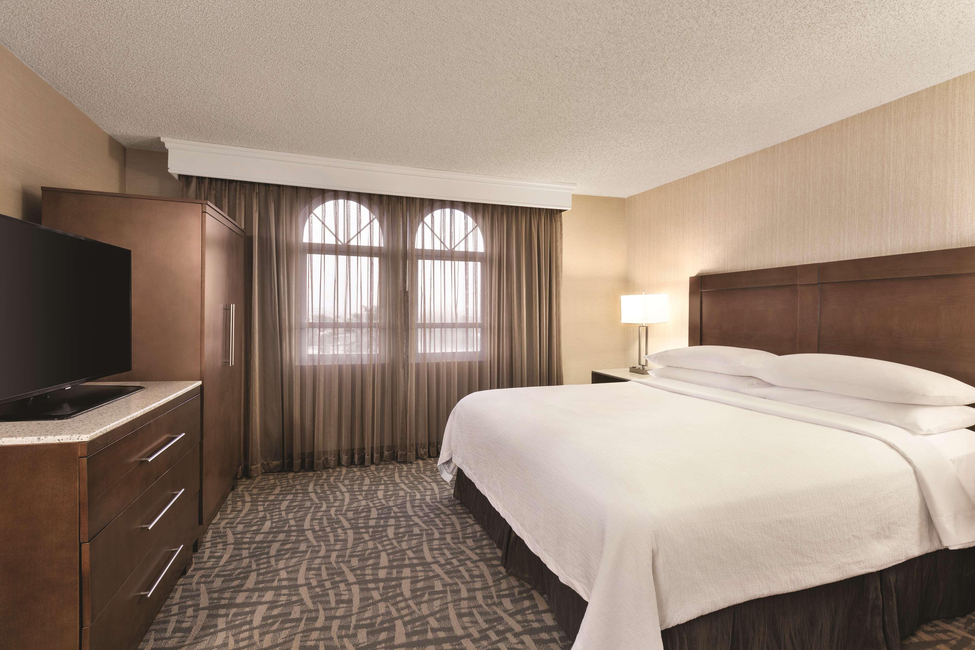Hotel Embassy By Hilton Orange County Airport