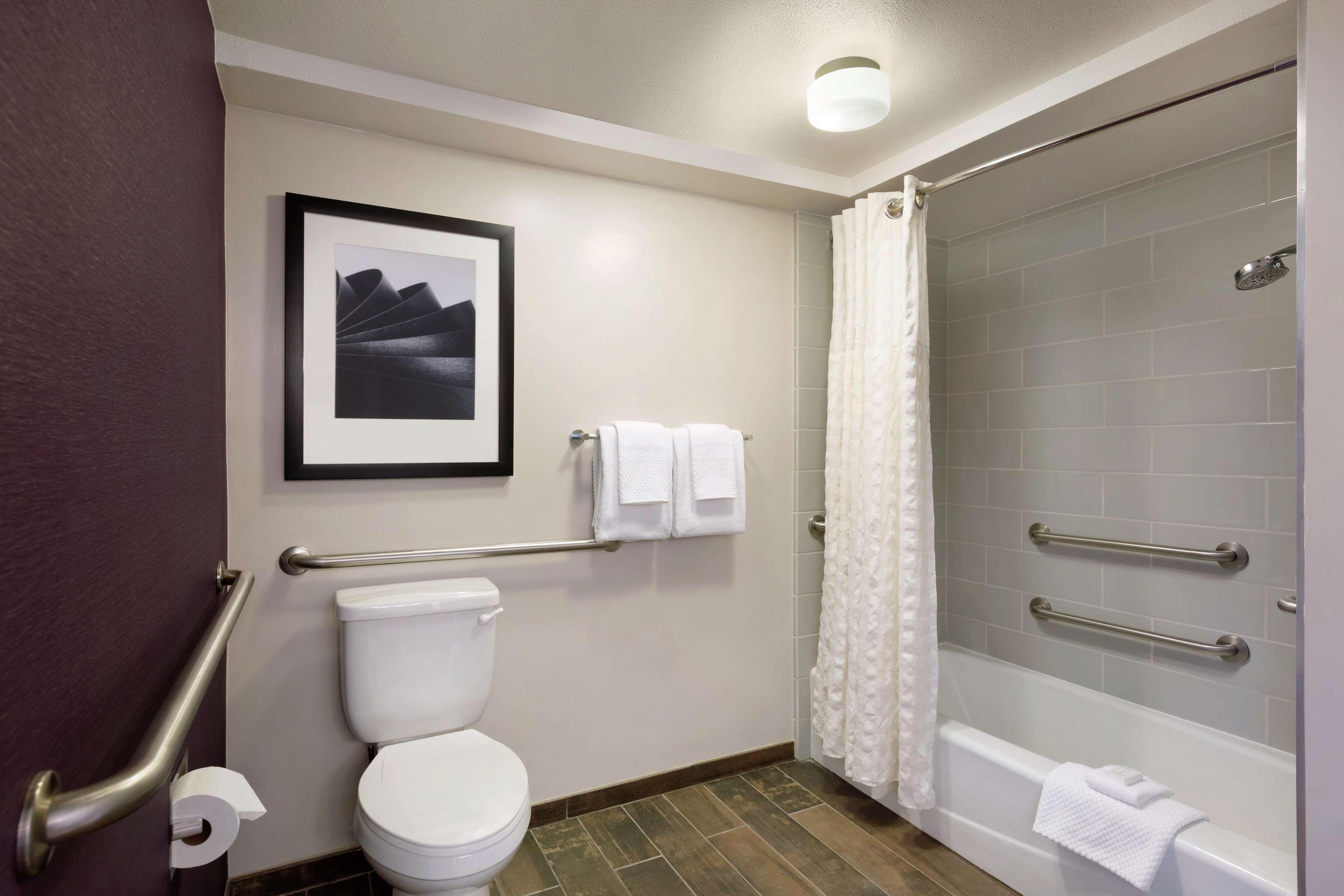 Embassy By Hilton Orange County Airport Hotel Santa Ana