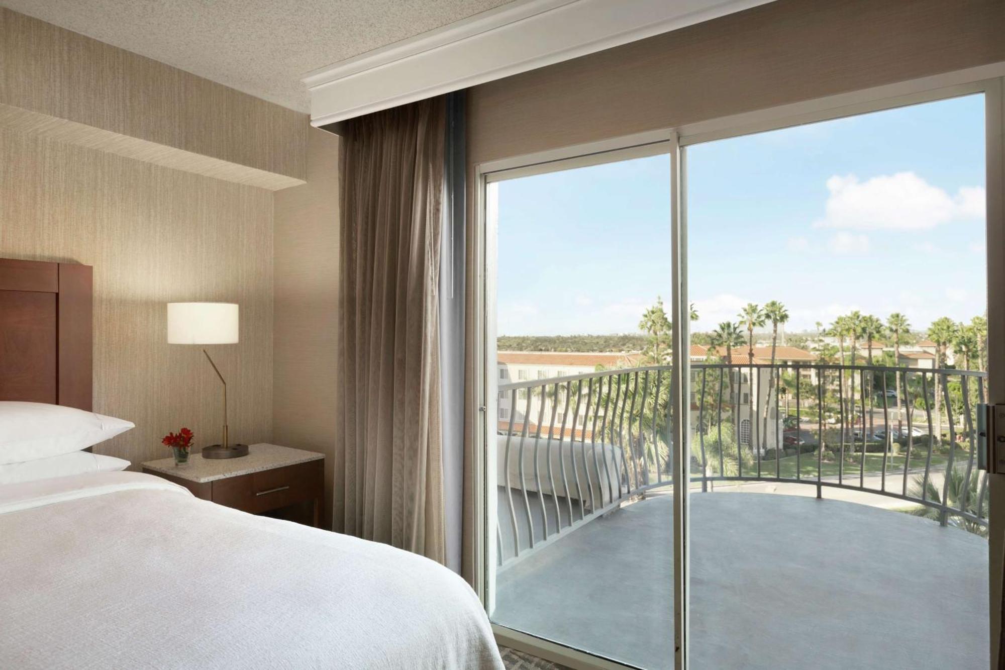 Hotel Embassy By Hilton Orange County Airport