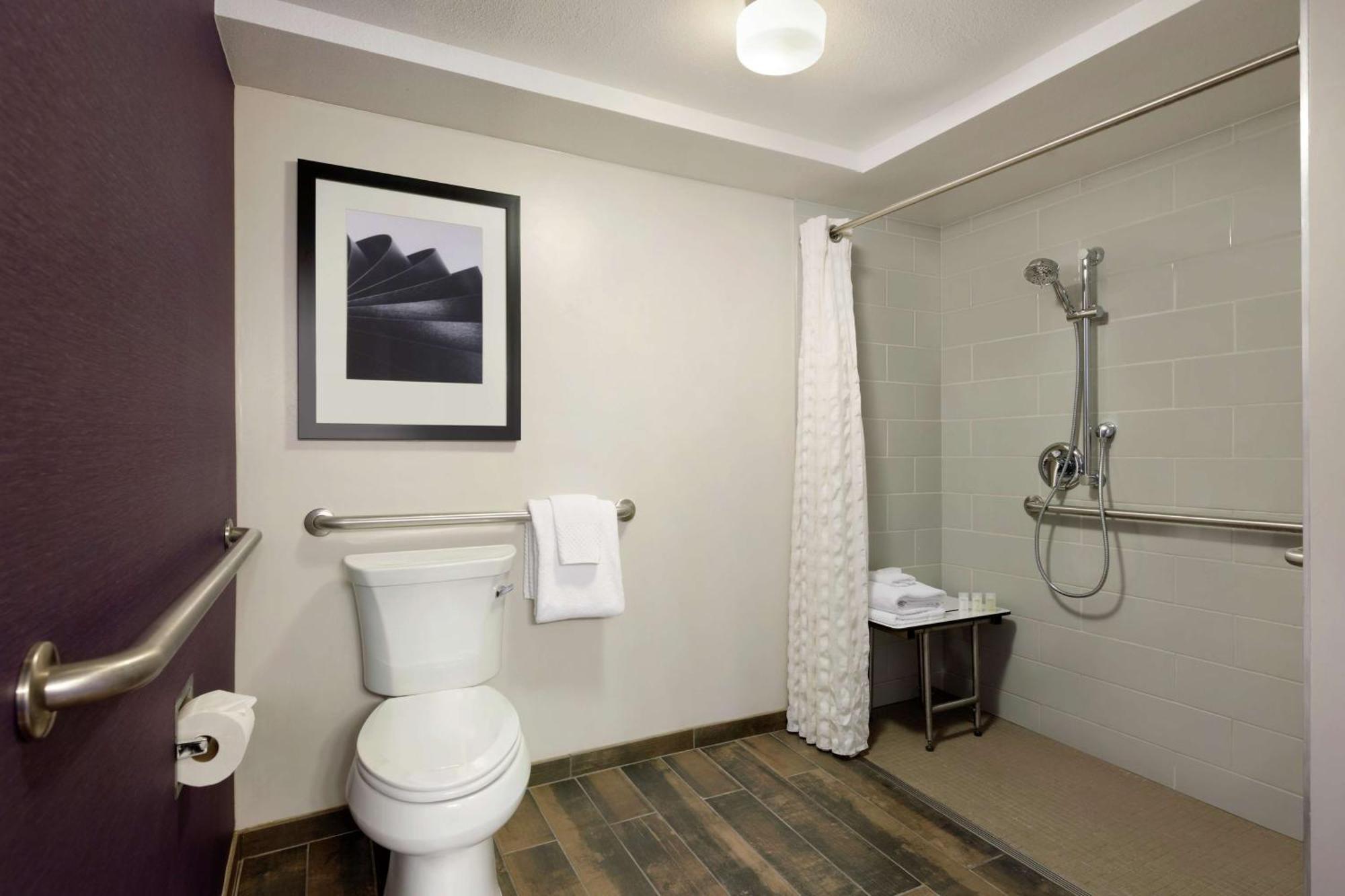Hotel Embassy By Hilton Orange County Airport Santa Ana