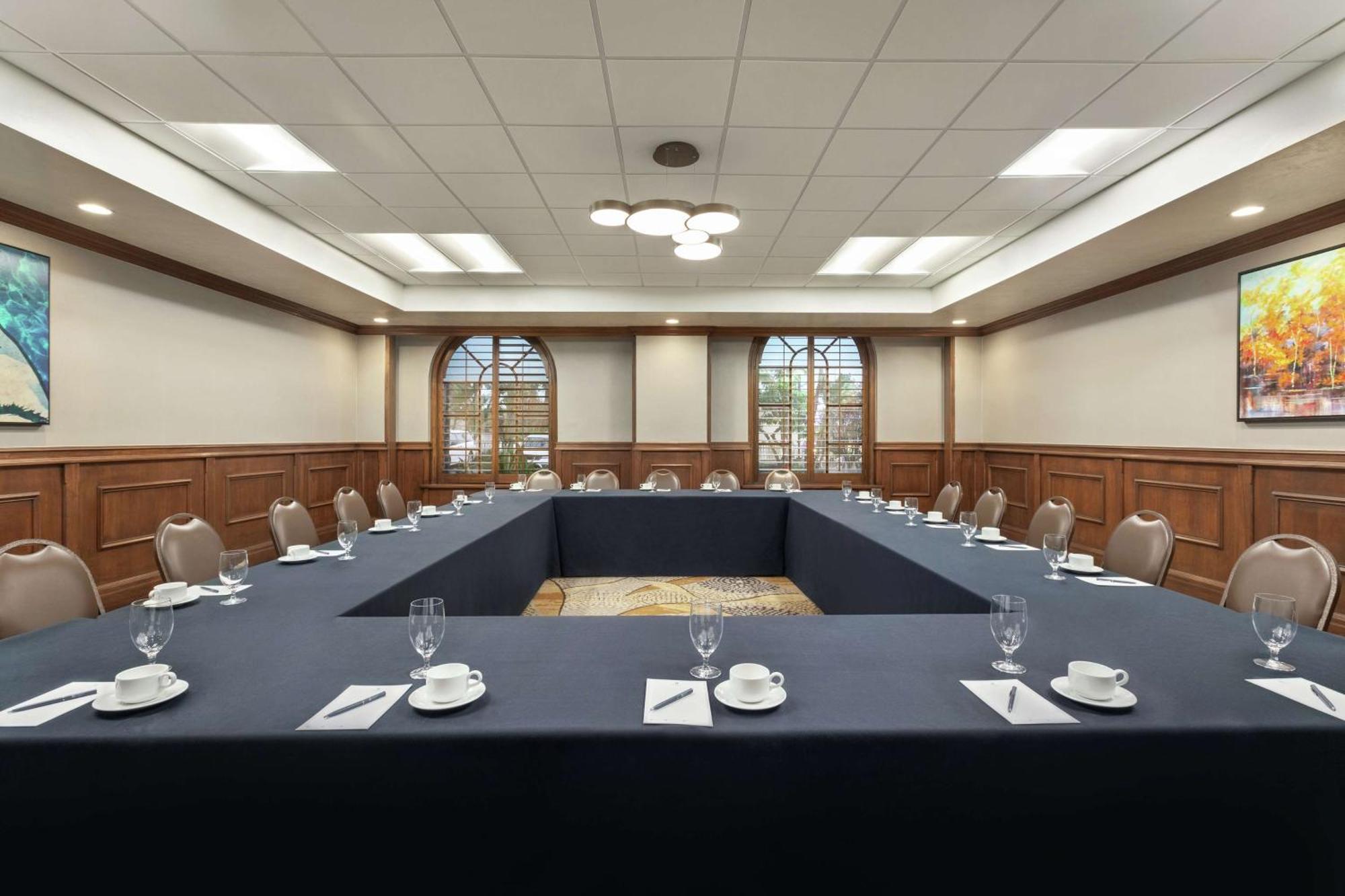 Embassy By Hilton Orange County Airport 3* Santa Ana