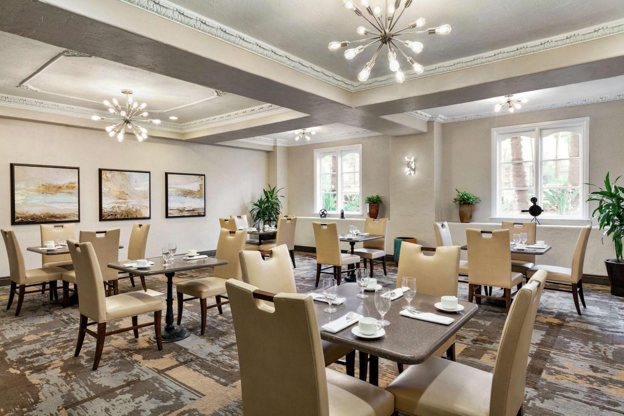 Hotel Embassy By Hilton Orange County Airport Santa Ana