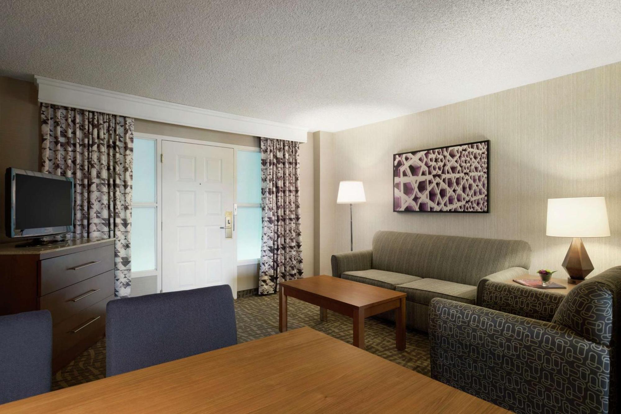 Embassy By Hilton Orange County Airport 3*