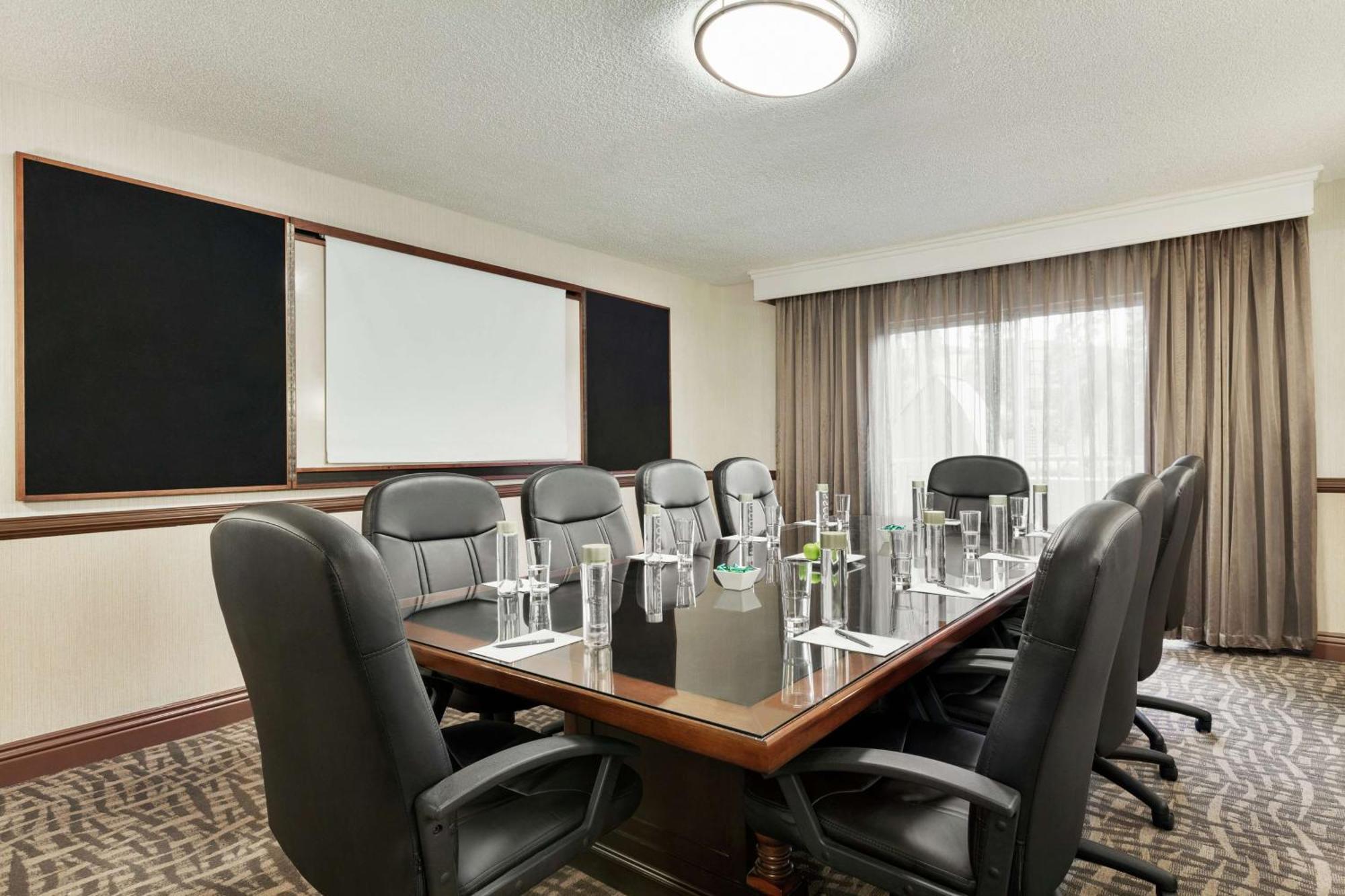 Embassy By Hilton Orange County Airport 3* Santa Ana