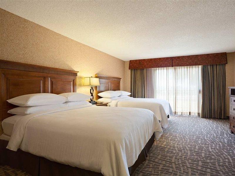 Hotel Embassy By Hilton Orange County Airport 3*