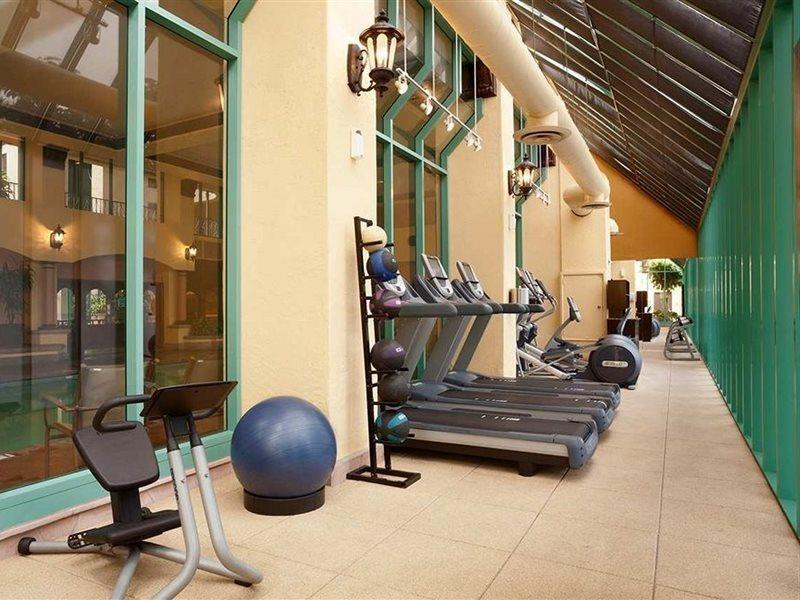 Hotel Embassy By Hilton Orange County Airport 3*