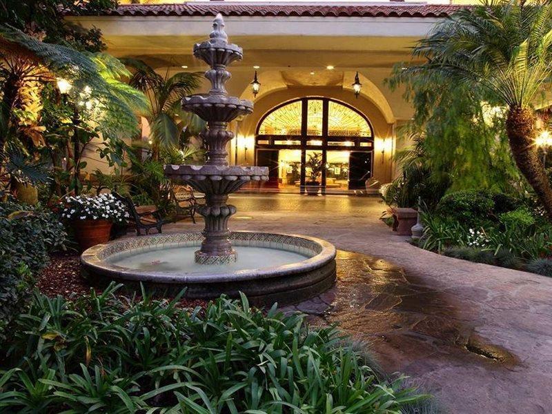 Hotel Embassy By Hilton Orange County Airport