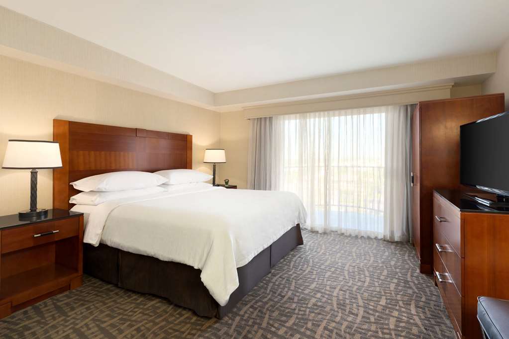 Embassy By Hilton Orange County Airport 3*