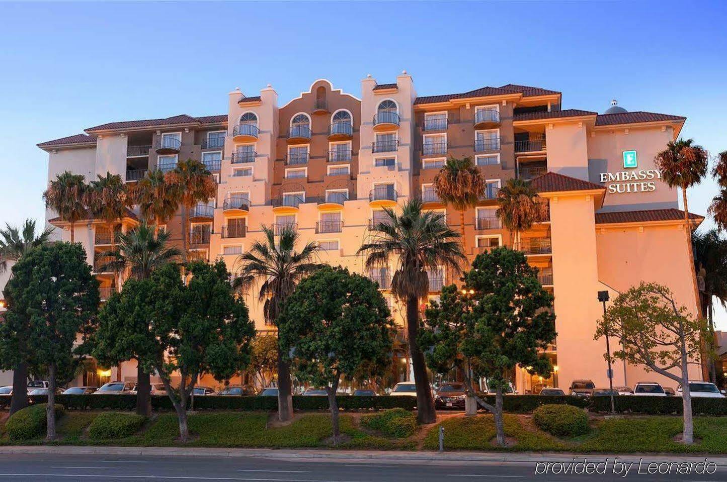 Hotel Embassy By Hilton Orange County Airport 3*